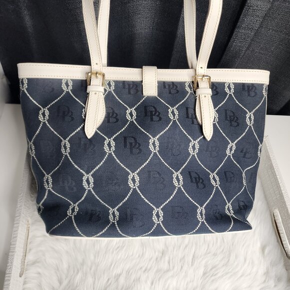 Vintage Dooney and Bourke nautical knot print east/west bucket bag in black - Picture 2 of 11